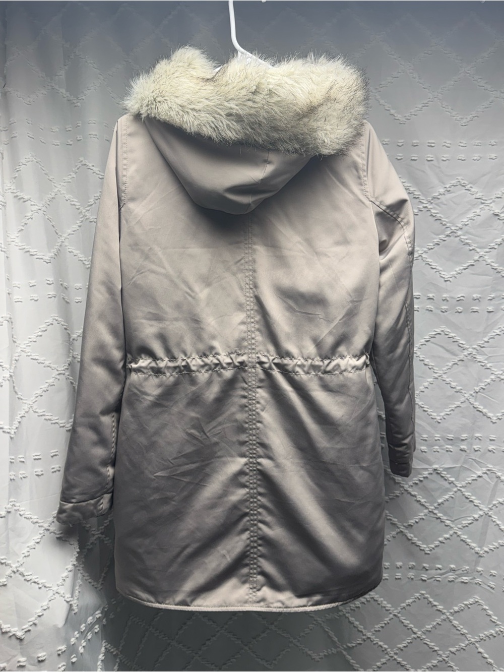 Abercrombie & Fitch Grey/Taupe
Hooded Faux Fur Parka Jacket Size S - Picture 7 of 8